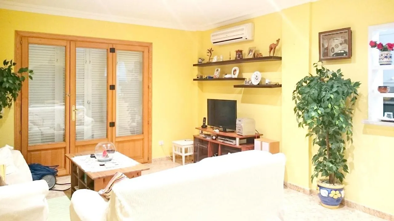 Classic 3-Bedroom Chalet On Sunny Mallorca With A Pool Access, Terrace, Wifi ... 루크마호르 아파트