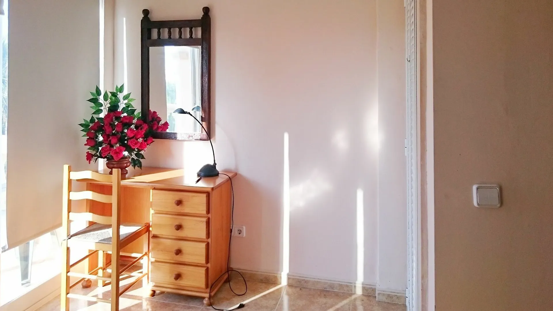 Classic 3-Bedroom Chalet On Sunny Mallorca With A Pool Access, Terrace, Wifi ... 루크마호르 아파트